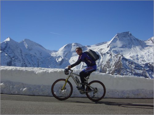 lots of high mountains and avalanches going down...