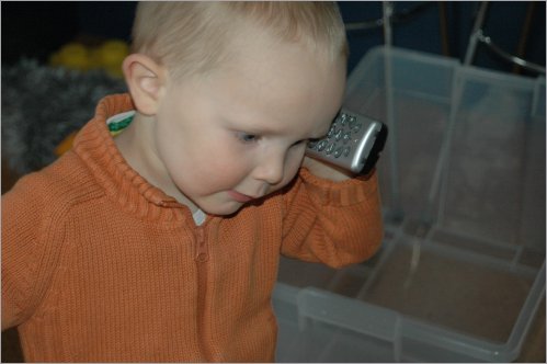 nanouk on the phone